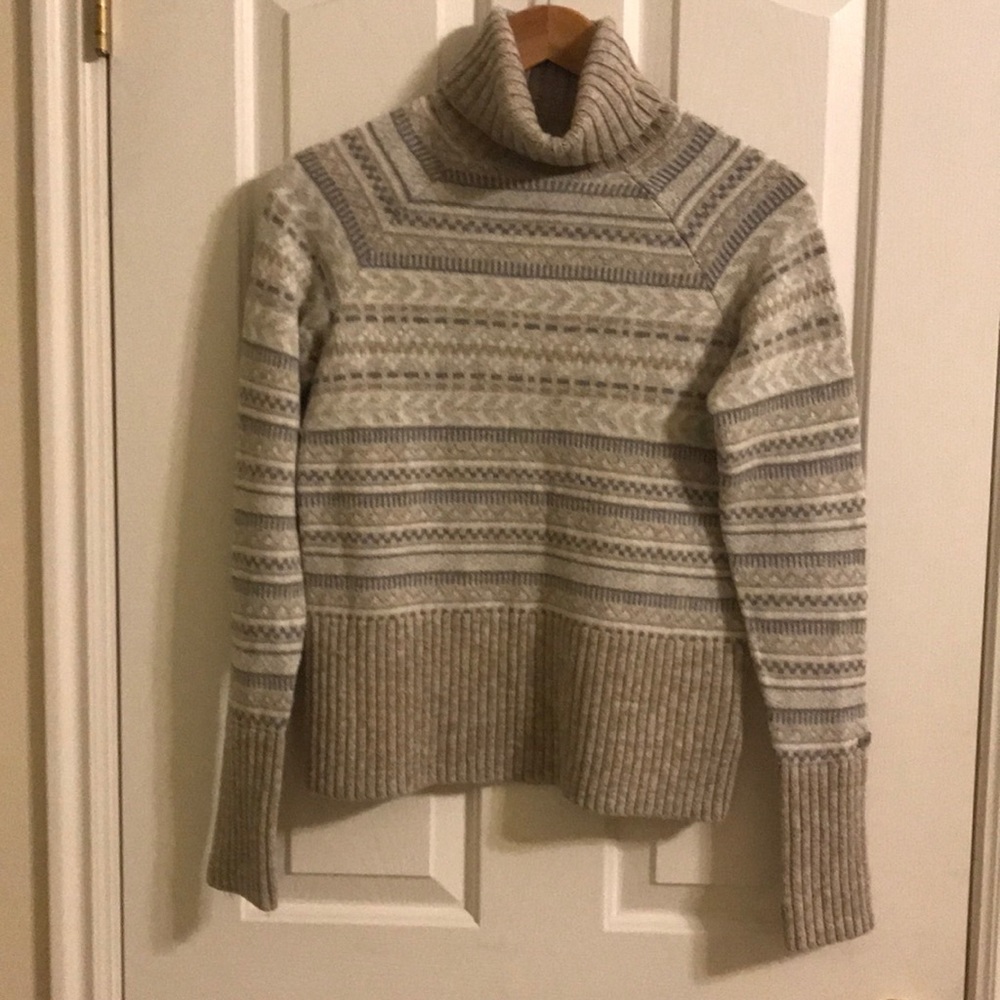 Columbia sweater